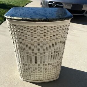 Pearl Wick Vintage 1950’s Wicker Hamper